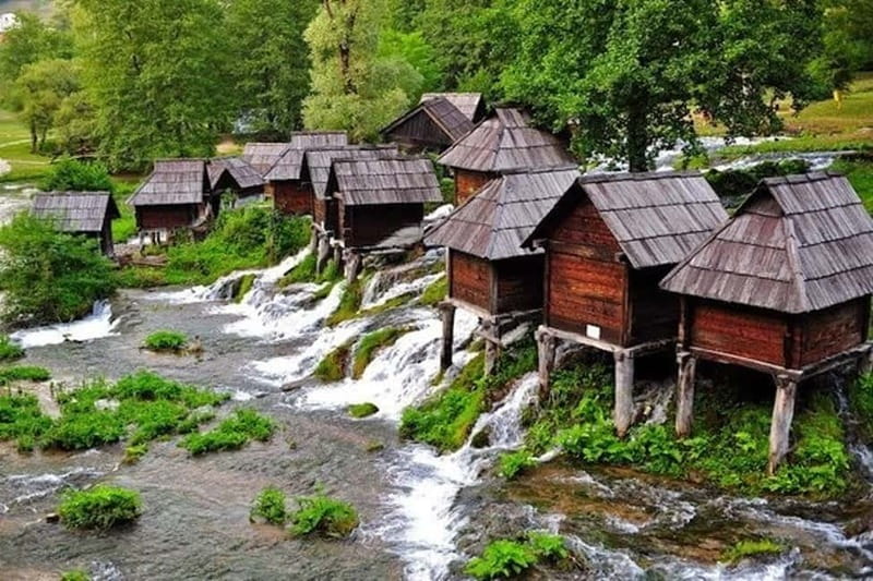 From Sarajevo: Travnik, Jajce, Pliva Lakes & Watermills Trip - Travnik fortress walk: when views are better than museums