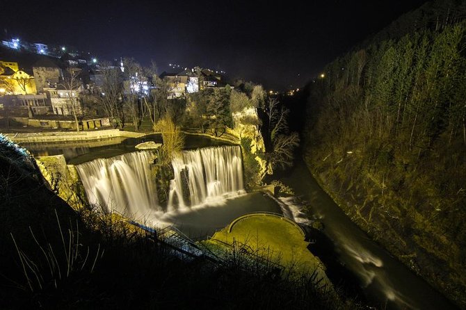 Jajce, Travnik and Pliva watermills - Day Tour from Sarajevo - Pliva Waterfall: 17 meters, right in the center of Jajce
