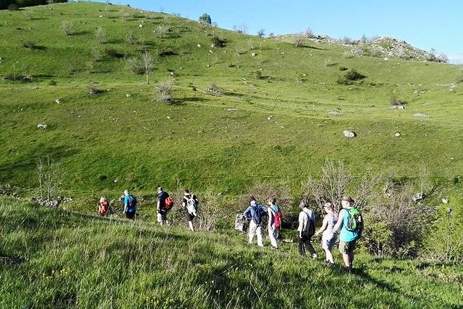 Lukomir Nomad Village Hiking from Sarajevo - Local Lunch Included - The Lukomir climb: Obalj peak, 620 meters of gain, then the descent