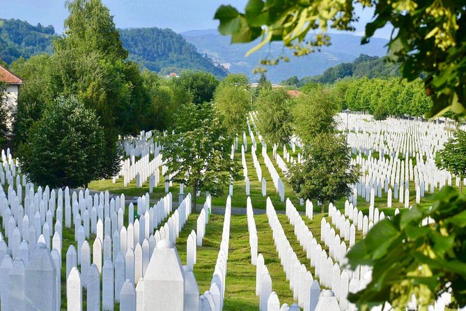 REMEMBERING SREBRENICA (Genocide study tour 11/07/95) - Documentary and Srebrenica Museum, before you go to the most painful sites