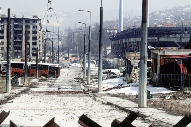 Sarajevo: Bosnian War & Fall of Yugoslavia Tour with Tunnel - Lunch voucher, luggage handling, and what to bring