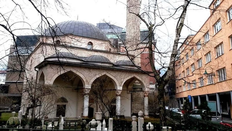 Sarajevo: Discover Sarajevo Walking Tour with Local Guide - Food and Crafts: The Stops That Make History Stick