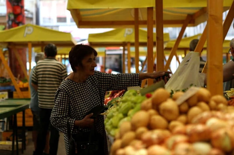 Sarajevo: Sarajevo City Market, Old Town Food Tasting Tour - Meeting point at Insider City Tours and how the 4-hour flow feels